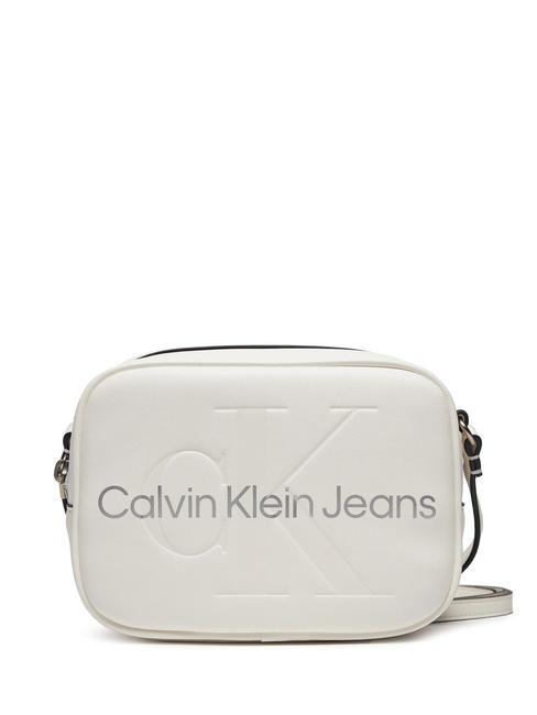 CALVIN KLEIN CK JEANS SCULPTED MONO Sac photo à bandoulière logo blanc/argent - Sacs pour Femme