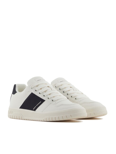 ARMANI EXCHANGE A|X Baskets avec bande latérale contrastante blanc cassé + bleu marine foncé - Chaussures Homme