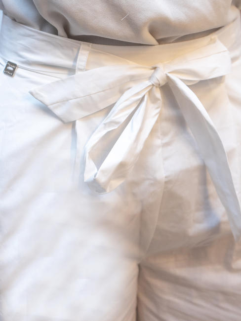   Pantalon court en coton blanc - Pantalons pour femmes
