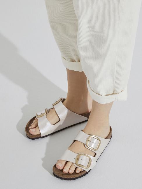 ARIZONA BIG BUCKLE Sandale pantoufle blanc nacr&eacute; gracieux - Chaussures Femme