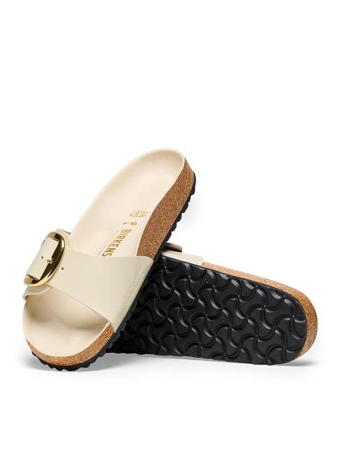 MADRID BIG BUCKLE Babouche en cuir verni écru brillant - Chaussures Femme