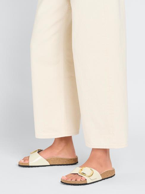 MADRID BIG BUCKLE Babouche en cuir verni écru brillant - Chaussures Femme