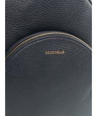 COCCINELLE ALPHA Sac &agrave; dos en cuir textur&eacute; dARKBlue - Sacs pour Femme - 3
