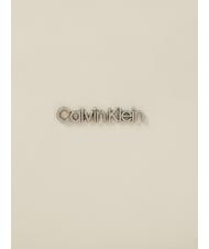 CALVIN KLEIN ELEVATED SOFT Grand sac &agrave; bandouli&egrave;re &eacute;cru fonc&eacute; - Sacs pour Femme - 3