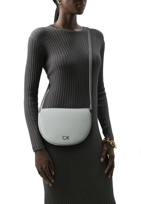 CK DAILY Saddle sac d'épaule pigeon - Sacs pour Femme