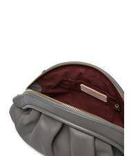 COCCINELLE CHEEK SMOOTH  Sac bandouli&egrave;re, en cuir graphite - Sacs pour Femme - 5