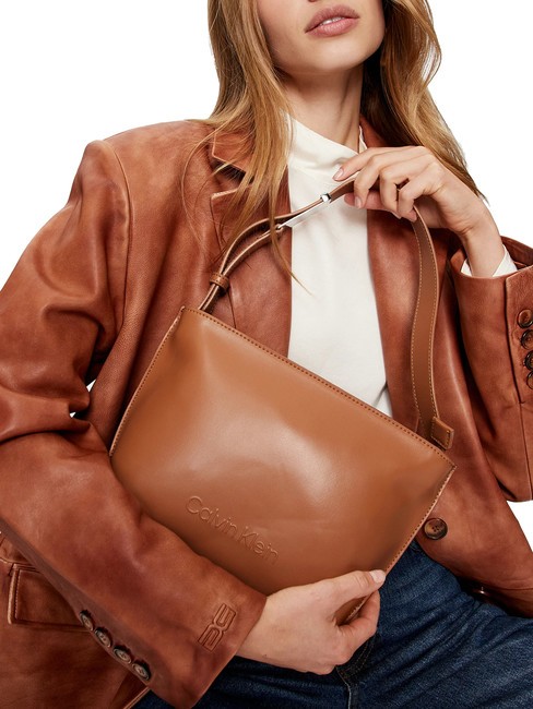 EMBOSSED CALVIN  Sac &agrave; bandouli&egrave;re lion - Sacs pour Femme