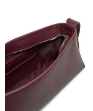 CALVIN KLEIN EMBOSSED CALVIN  Sac &agrave; bandouli&egrave;re sang de b&oelig;uf - Sacs pour Femme - 3