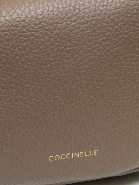 CHERRY Petit sac bandoulière en cuir taupe chaud - Sacs pour Femme