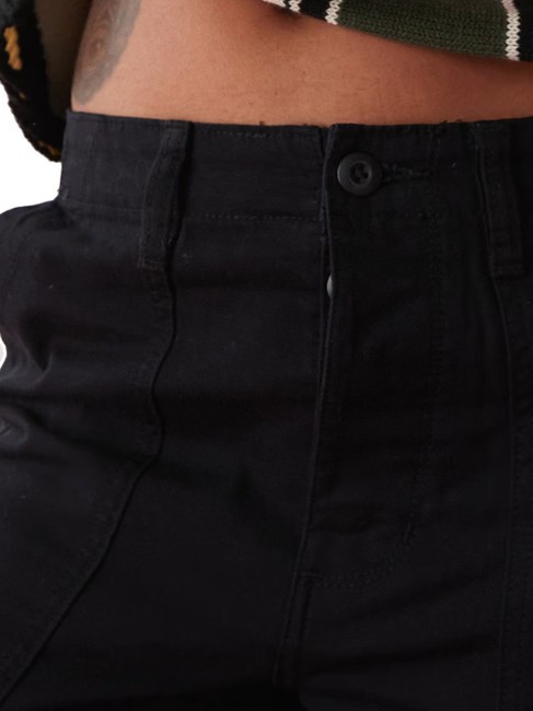 ARROYO WIDE LEG Pantalon cargo large noir - Pantalons pour femmes