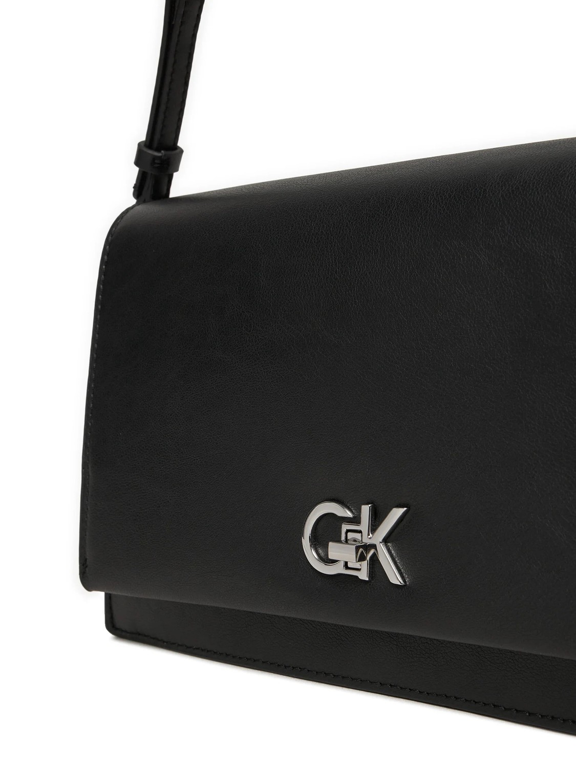 Calvin Klein Ck Elongated Sac Bandouliere Avec Rabat Pvh Noir Achetez A Prix Outlet