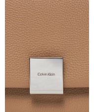 CALVIN KLEIN CK PLAQUE Sac bandouli&egrave;re moyen amphore - Sacs pour Femme - 3