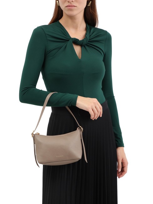 CHERRY Petit sac bandoulière en cuir taupe chaud - Sacs pour Femme