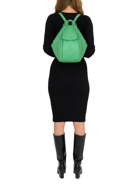 TRIO  Sac à dos en cuir martelé vert - Sacs pour Femme