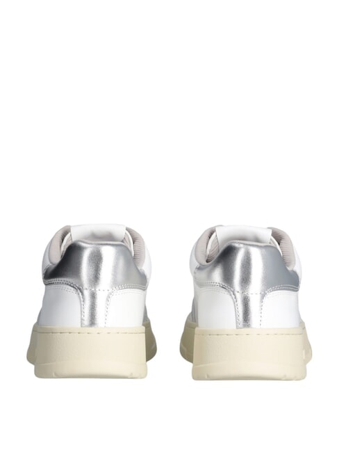 ME 03 Baskets en cuir blanc cass&eacute; - Chaussures Femme