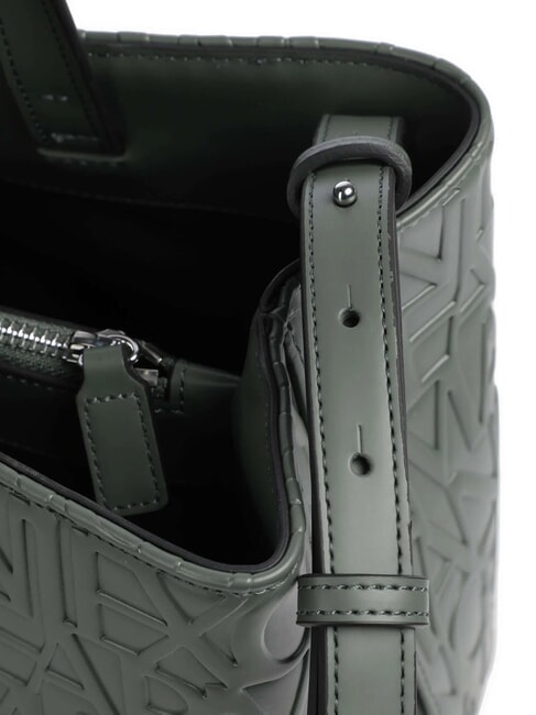 LOGO EMBOSSED Sac &agrave; main, avec bandouli&egrave;re absinthe - Sacs pour Femme