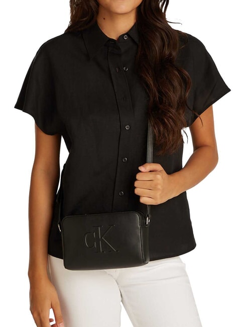 SCULPTED EW Mini sac à bandoulière sur noir - Sacs pour Femme