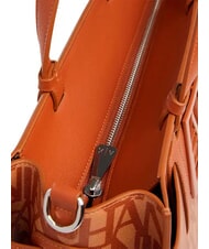 ARMANI EXCHANGE LOGO ALL OVER Sac à main avec bandoulière came. roses/voiture. café - Sacs pour Femme - 3