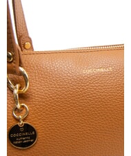 COCCINELLE ALPHA Sac shopping en cuir martelé CUIR - Sacs pour Femme - 5