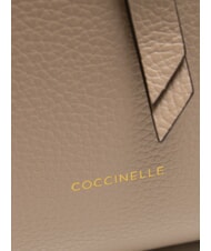 COCCINELLE ALBA Sac fourre-tout en cuir martelé rose poudré - Sacs pour Femme - 5