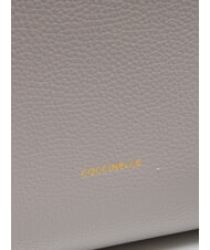 COCCINELLE KLICHE Sac à main en cuir martelé gris clair - Sacs pour Femme - 5