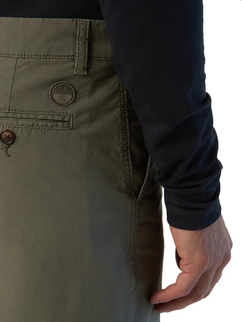 FREEDOM Short chino en coton olives poussi&eacute;reuses - Pantalon