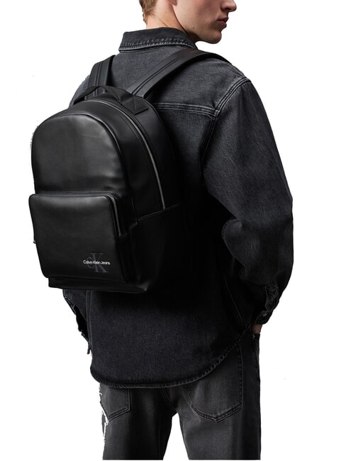 CKJ MONO LOGO Sac à dos pour ordinateur portable 15 pouces sur noir - Sacs à dos pour l'École & les Loisirs