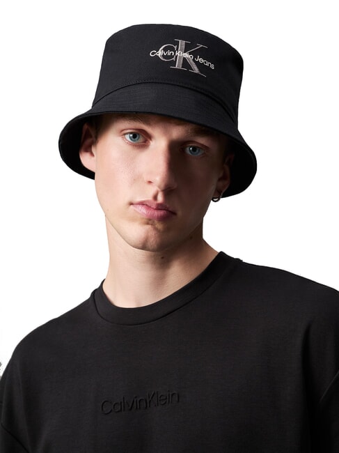 CKJ MONO LOGO Bob en coton sur noir - Bonnets