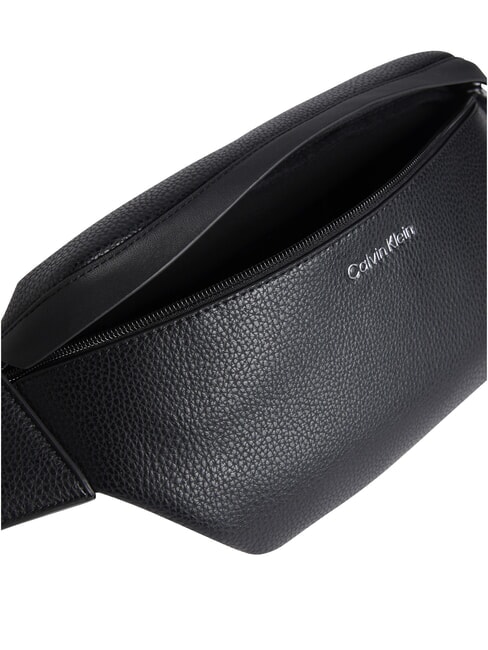 CK MUST Sac banane avec logo en métal sur noir - Sacs banane