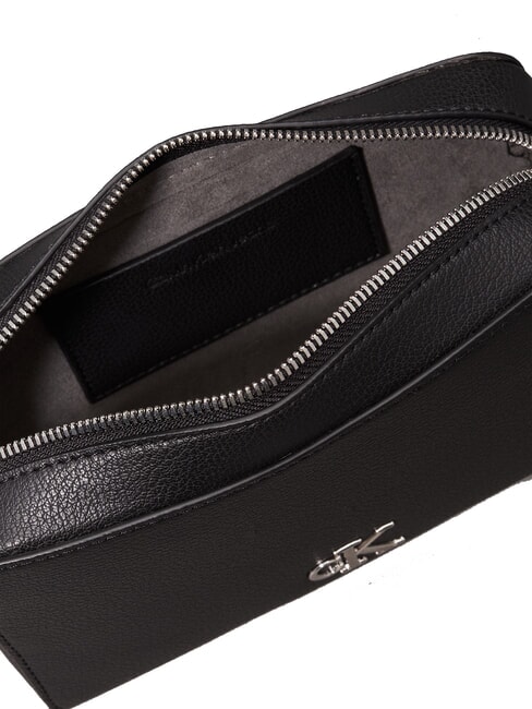 CKJ MINIMAL MONOGRAM Sac à bandoulière pour appareil photo sur noir - Sacs pour Femme