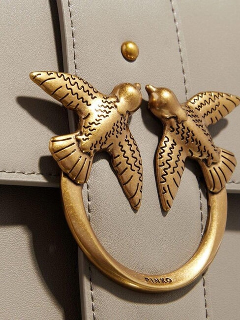 LOVE ONE CLASSIC Sac bandouli&egrave;re en cuir avec rabat noyer-or antique - Sacs pour Femme