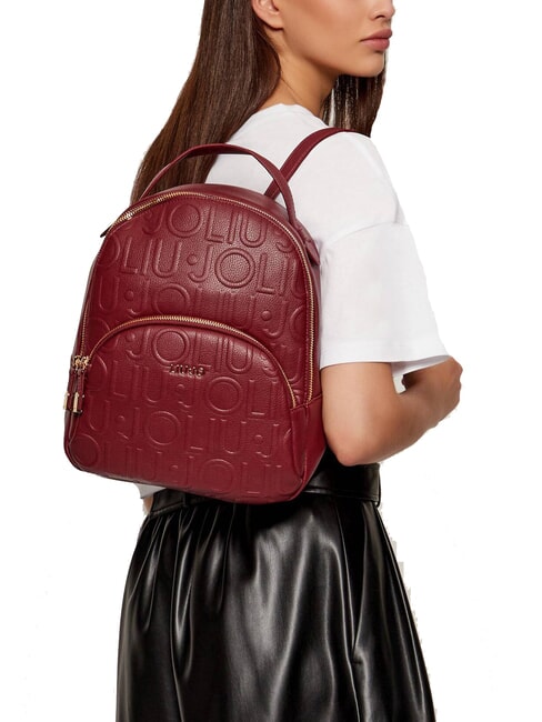 MANHATTAN Sac à dos moyen avec logo en relief vin rouge - Sacs pour Femme