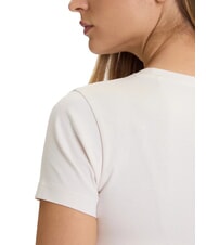 GUESS SS CN PEONY TRIANGLE T-shirt &agrave; manches courtes avec imprim&eacute; pierre en sourdine - T-shirt - 4