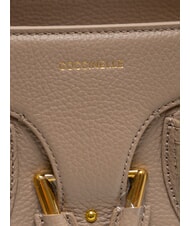 COCCINELLE YORK Sac à main en cuir martelé taupe chaud - Sacs pour Femme - 3