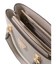 GUESS NOELLE 2 Petit sac à main avec bandoulière taupe - Sacs pour Femme - 4