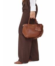 GUESS AMORETTE Sac &agrave; main avec bandouli&egrave;re COGNAC - Sacs pour Femme - 5