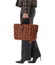 GUESS MARION Sac &agrave; main tress&eacute; avec bandouli&egrave;re COGNAC - Sacs pour Femme - 5