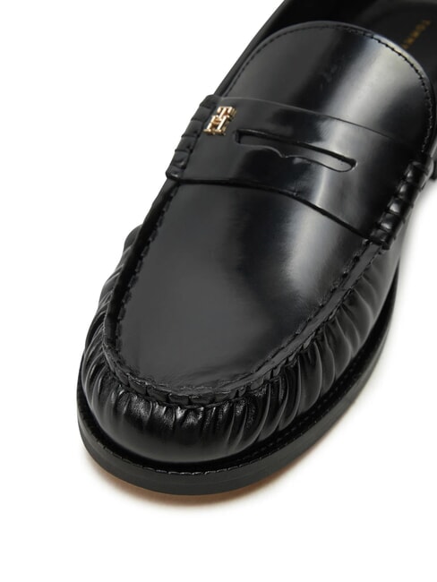 TH MONOGRAM Mocassins en cuir brillant noir - Chaussures Femme