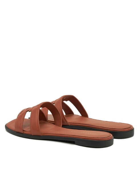 TH LOGO STRAP pantoufles basses en cuir &eacute;corce de cannelle - Chaussures Femme