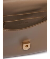 CALVIN KLEIN HARDWARE MONOGRAM Mini sac bandouli&egrave;re taupe du d&eacute;sert - Sacs pour Femme - 4