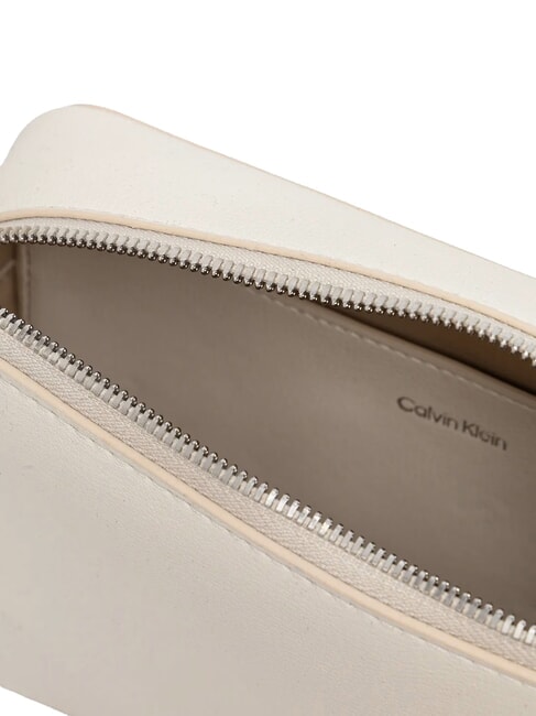 EMBOSSED LOGO Mini sac &agrave; bandouli&egrave;re lys blanc - Sacs pour Femme