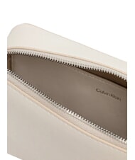 CALVIN KLEIN EMBOSSED LOGO Mini sac &agrave; bandouli&egrave;re lys blanc - Sacs pour Femme - 4