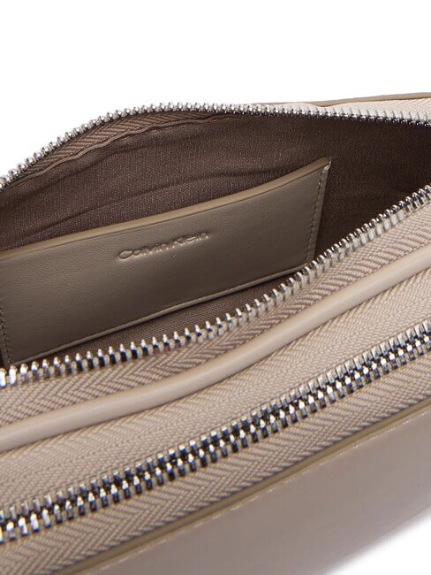 SIGNATURE LOGO STRAP Sacoche pour appareil photo &agrave; double fonction taupe du d&eacute;sert - Sacs pour Femme