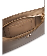 CALVIN KLEIN HARDWARE MONOGRAM sac bandouli&egrave;re taupe du d&eacute;sert - Sacs pour Femme - 4