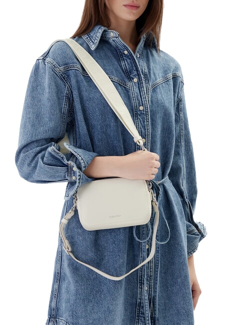 SIGNATURE LOGO STRAP Sacoche pour appareil photo &agrave; double fonction lys blanc - Sacs pour Femme