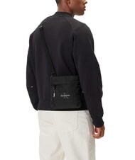 CALVIN KLEIN BOLD LOGO NYLON  sur noir - Sacs en Bandouli&egrave;res pour Homme - 5