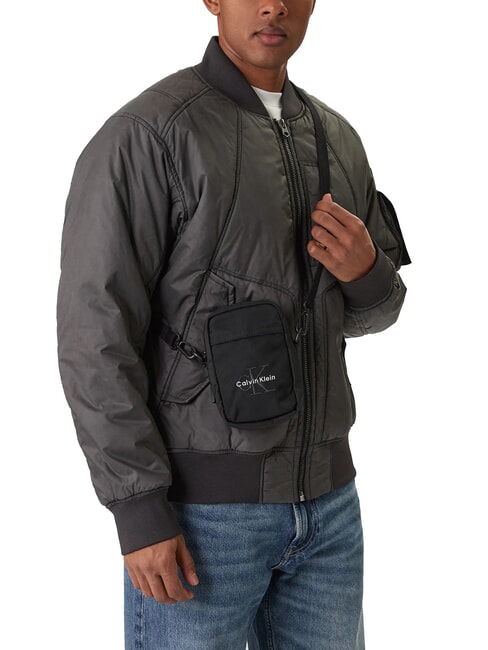 BOLD LOGO NYLON sac bandouli&egrave;re sur noir - Sacs en Bandouli&egrave;res pour Homme