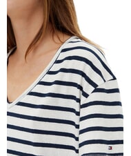 TOMMY HILFIGER TH T-shirt coupe d&eacute;contract&eacute;e &agrave; col en V Breton &eacute;cru/bleu marine nuit stp - T-shirt - 4