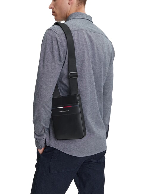 TH FOUNDATION petit sac plat en nylon noir - Sacs en Bandouli&egrave;res pour Homme