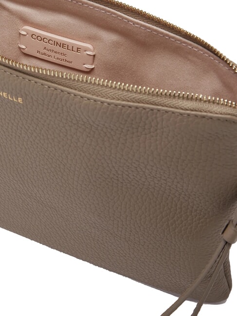 ALIAS Pochette en cuir avec manchette taupe chaud - Sacs pour Femme